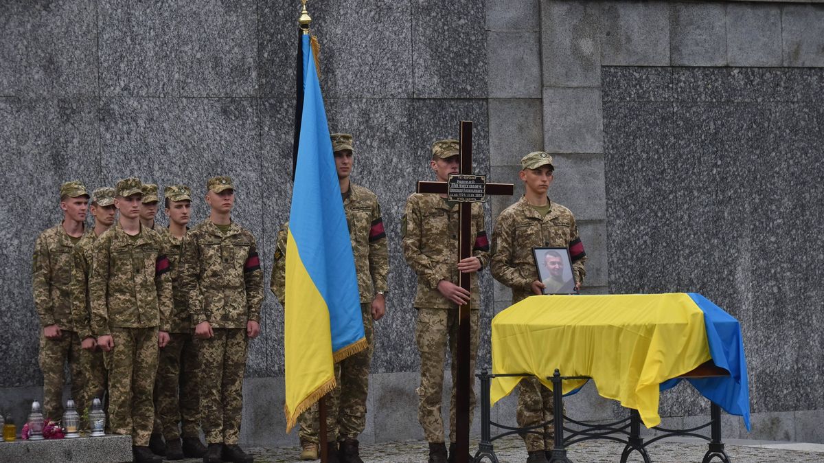 Během ruské invaze padlo 9000 ukrajinských vojáků, řekla náměstkyně ministra